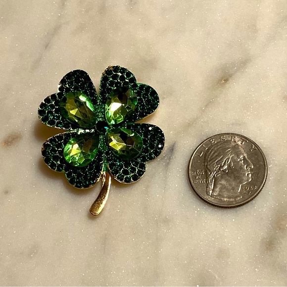 St. Patrick’s Day Clover Broach Pin - Picture 2 of 3